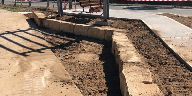 Sandstone Retaining Wall & landscape